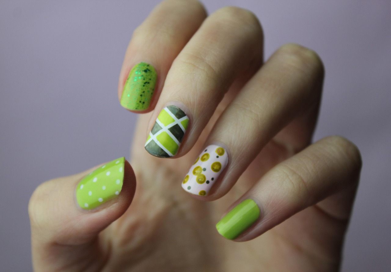 nail art, manicure, nails, nail polish, cuticles, green manicure, green nail art, green nail polish, flowers, fingernails, color, polish, woman, hand, flower background, nature, flower wallpaper, beautiful flowers, nail spa, style, glamour, female, natural nails, elegant nails