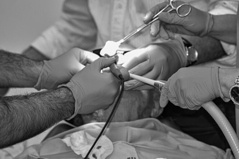 anesthesia, hospital, surgery, patient, operation, doctor, op, scalpel, teamwork, scissors, treatment, electrosurgery, biopsy, tube, healthcare, hand, outpatient, emergency, diagnosis, sickness, disease, dentistry, dental, dental care, gray hospital, gray doctors, gray emergency, gray teamwork, gray blood, gray care, gray healthcare