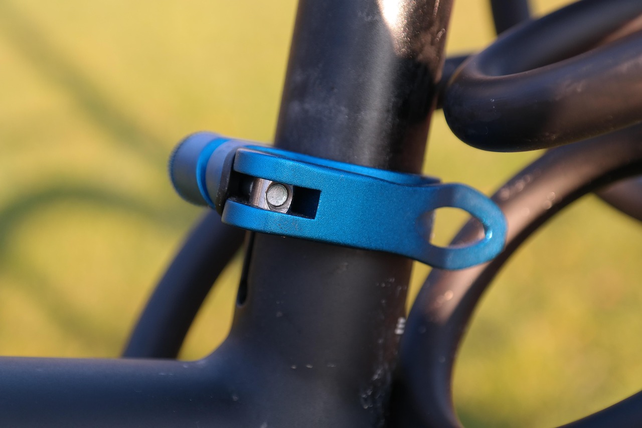 seat clamp, clamp, blue, anodized, seatpost, fixation, aluminum, quick release skewers, eccentric clamp, quick release