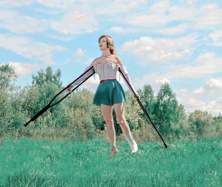 crutches, trauma, hope, recovery, flight, sky, injury, medical, health, hospital, the medicine, skeleton, patient, pain, broken, health care, fracture, accidents, anatomy, x-ray diagnostics, nature, treatment, accident, orthopedic, disease