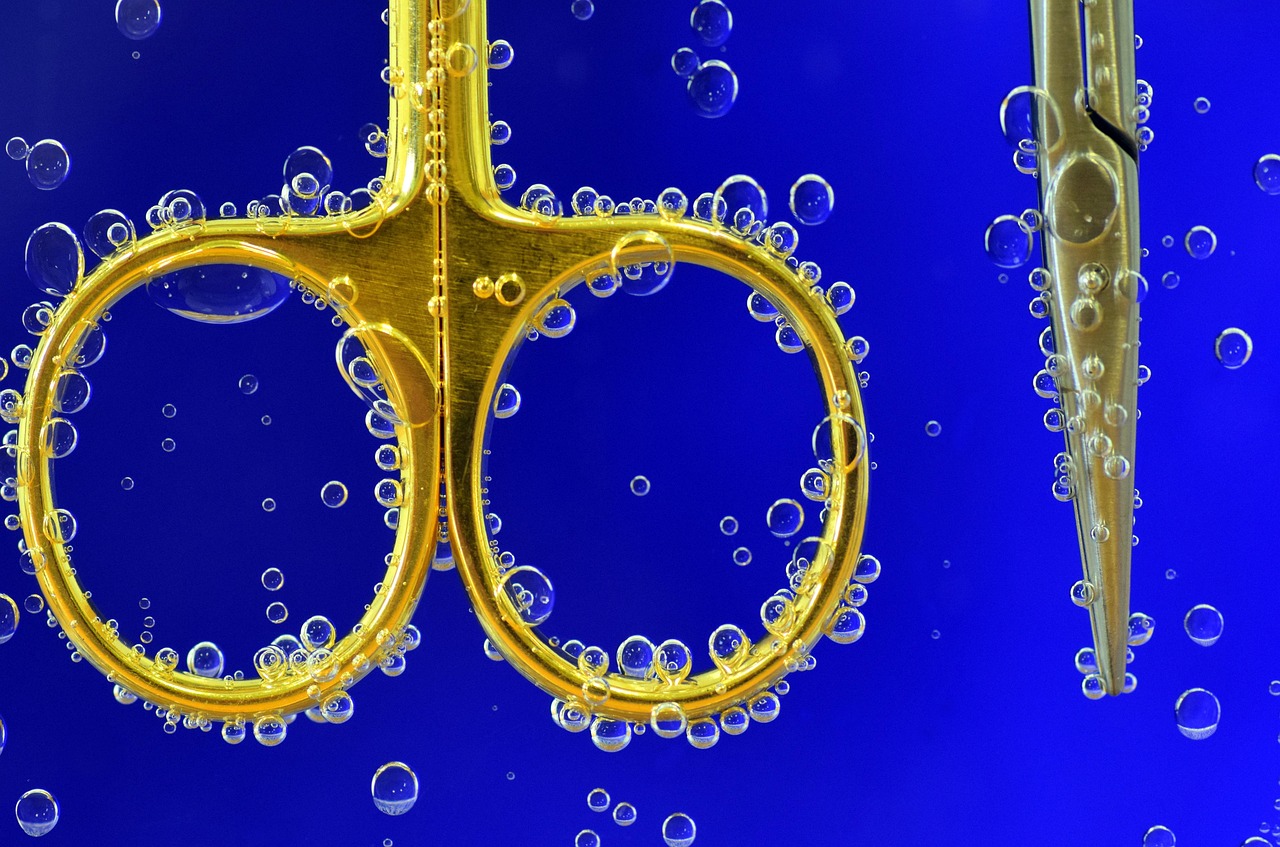 scissors, to wash, washing machine, dishwasher, scissors wash, instrument, thread scissors, a surgical instrument, surgery, blow, nature, air bubbles, under water, water bath, immersion, gas bubbles, wet, water, cleaning, close up, handle, beautiful, medicine, healing