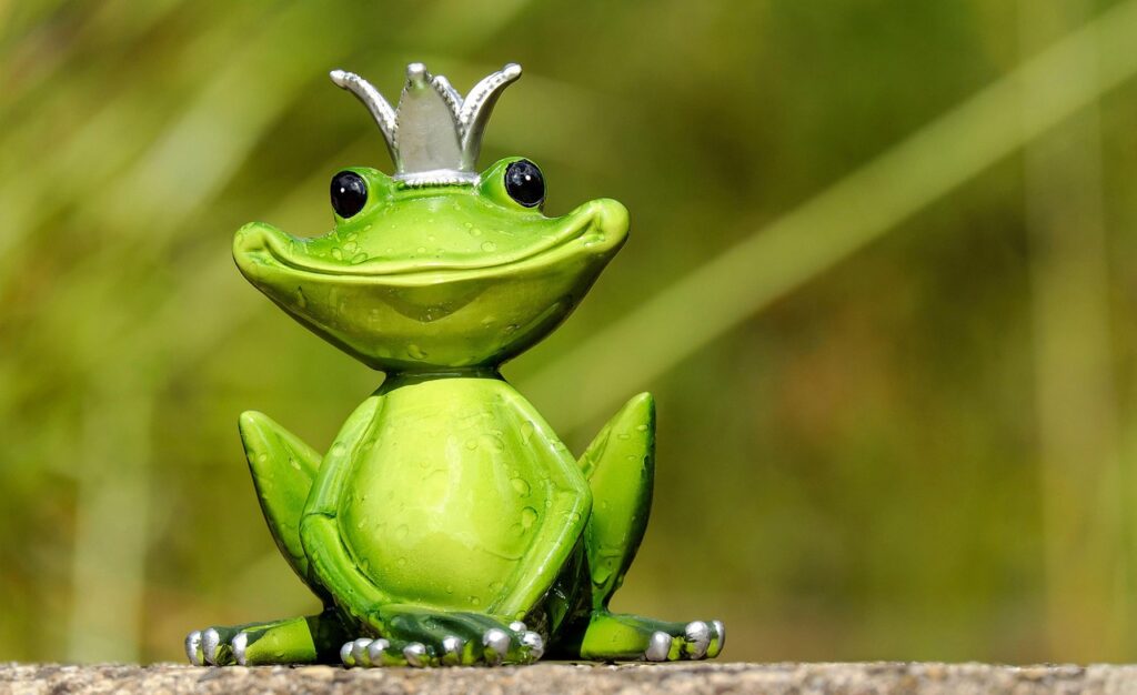 frog, frog prince, prince, figure, nature, king, cute, funny, animal, green, ceramic, decoration