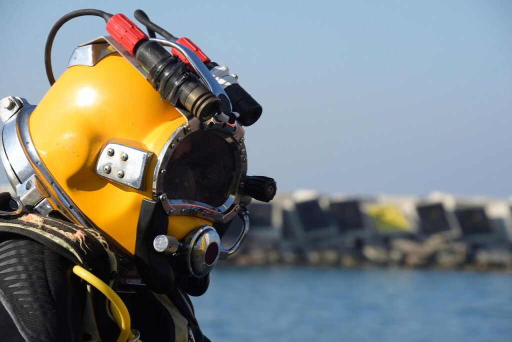 commercial diver, diving, helmet, nature, diver, commercial, ocean, colorful, gloves, underwater, construction, work, repair, safety, happy, working, saturation, decompression, professional, worker, blue happy, blue work, blue construction, blue safety