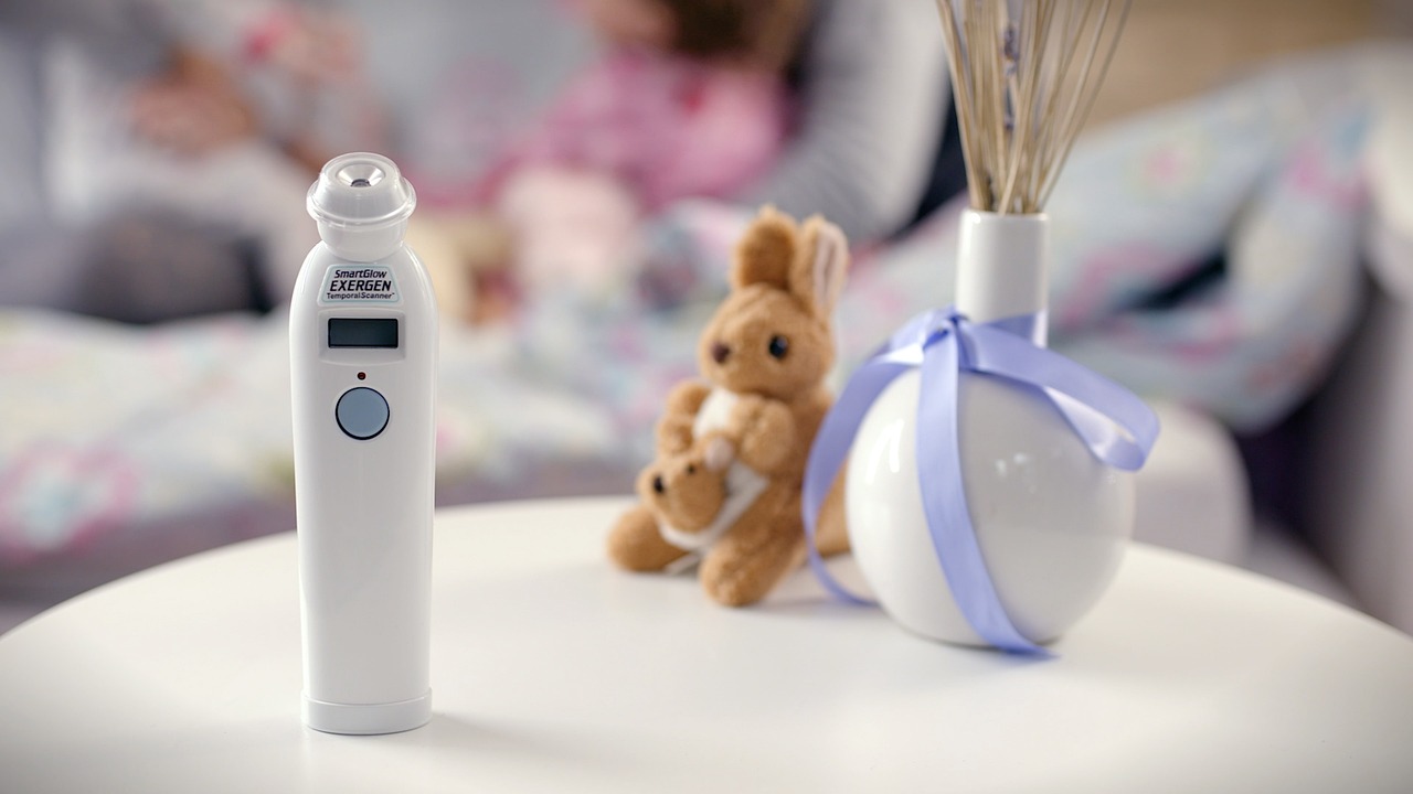 the family, tat-2000c, thermometer, exergen, temperature, forehead scan, body temperature, fever, sick, i, flu, corona, covid-19, pandemic, epidemic, scanning, comfort, thermometer, body temperature, body temperature, body temperature, body temperature, body temperature